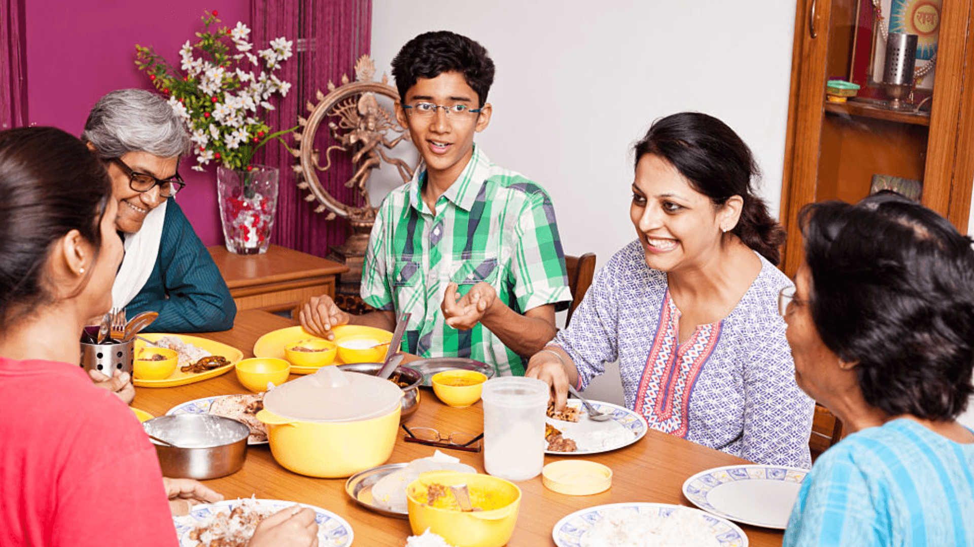 Dining with loved ones as a part of slow living