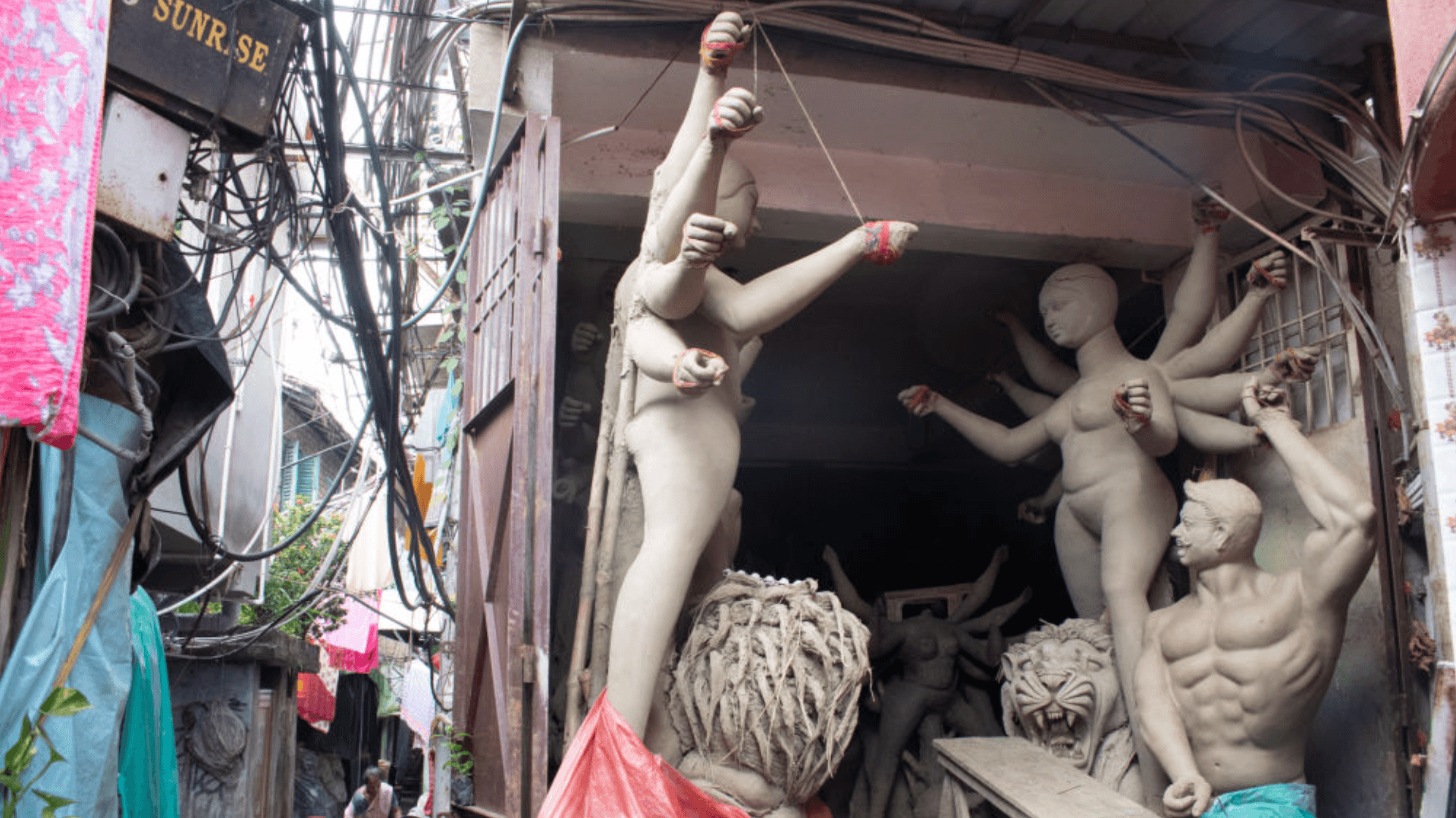 Kumortuli's Master Sculptors: Preserving Heritage Through Clay and Culture